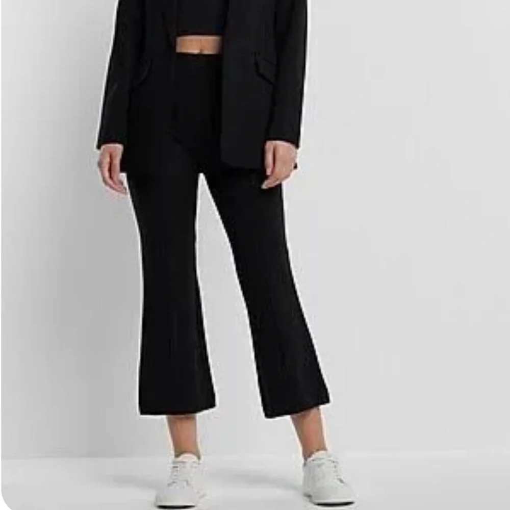 Express Columnist High-Waisted Front Seam Cropped Flare Pant - Picture 5 of 10